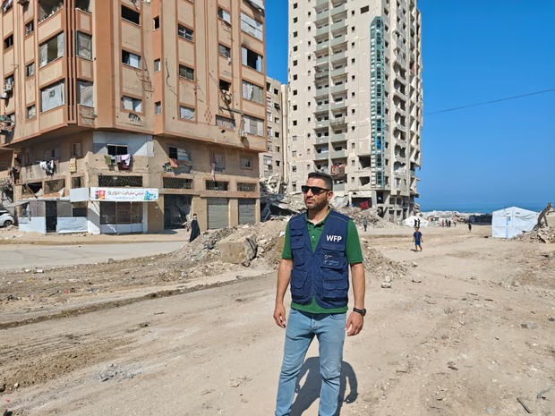 المهندس في الأمم المتحدة أحمد عليان يشبه إزالة انقاض غزة بتفريغ البحر باستخدام ملعقة