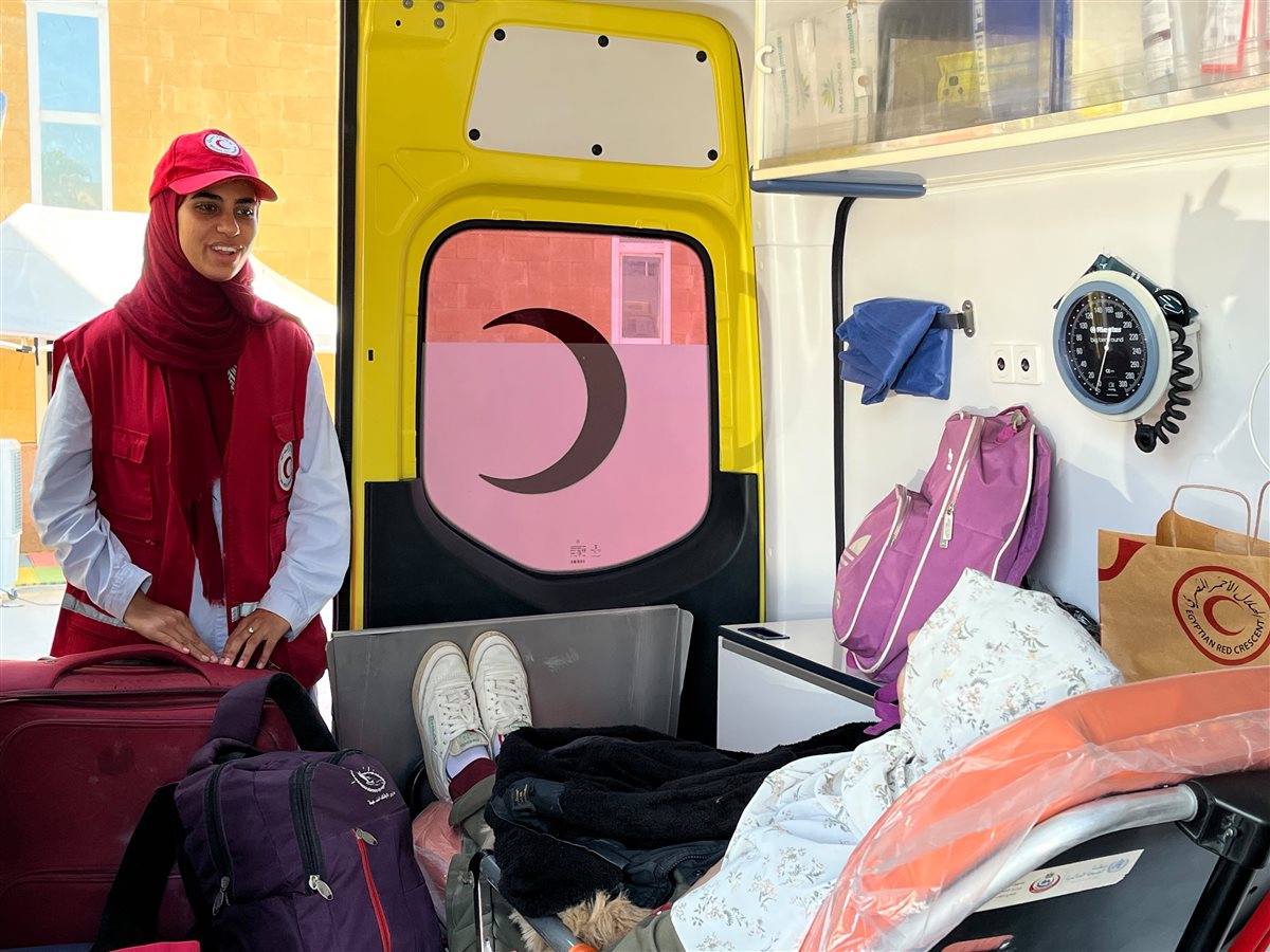 فرق الهلال الأحمر المصري تقدم الخدمات الإنسانية والإغاثية للأشقاء الفلسطينيين، فيتو