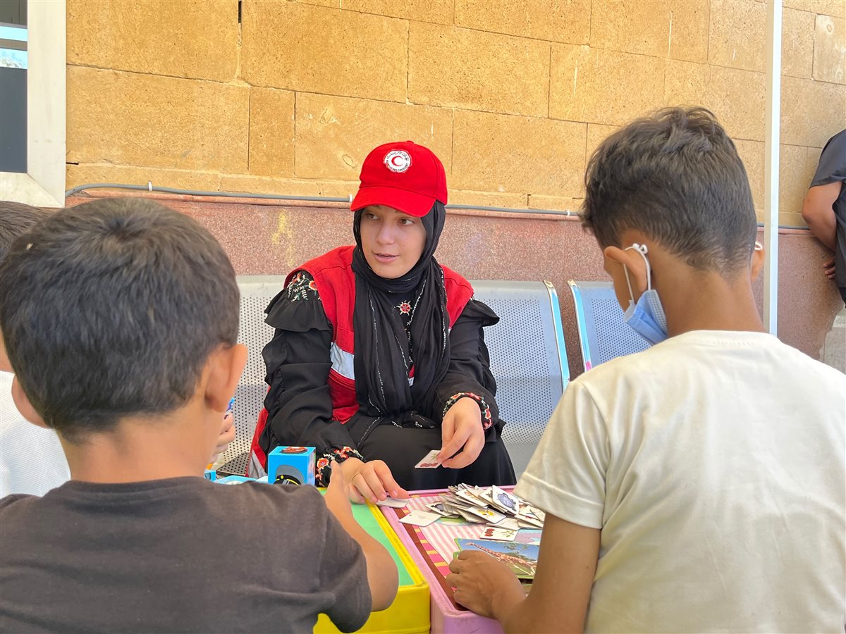 فرق الهلال الأحمر المصري تقدم الخدمات الإنسانية والإغاثية للأشقاء الفلسطينيين، فيتو
