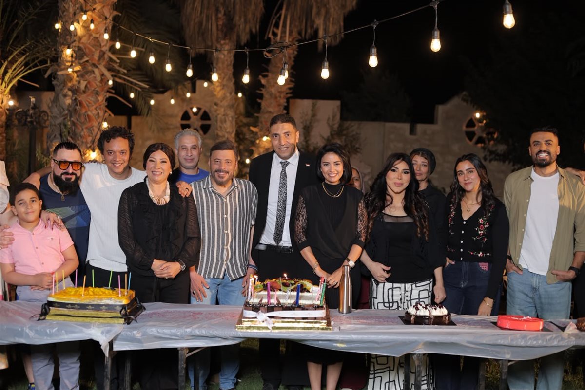 أبطال مسلسل “إعلام وراثة”