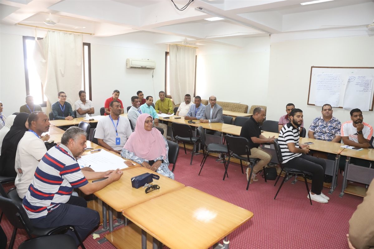 رئيس جامعة قنا يشهد برنامجين تدريبيين لتطوير منظومة المشتريات الحكومية وتأهيل الكوادر الإدارية والمالية