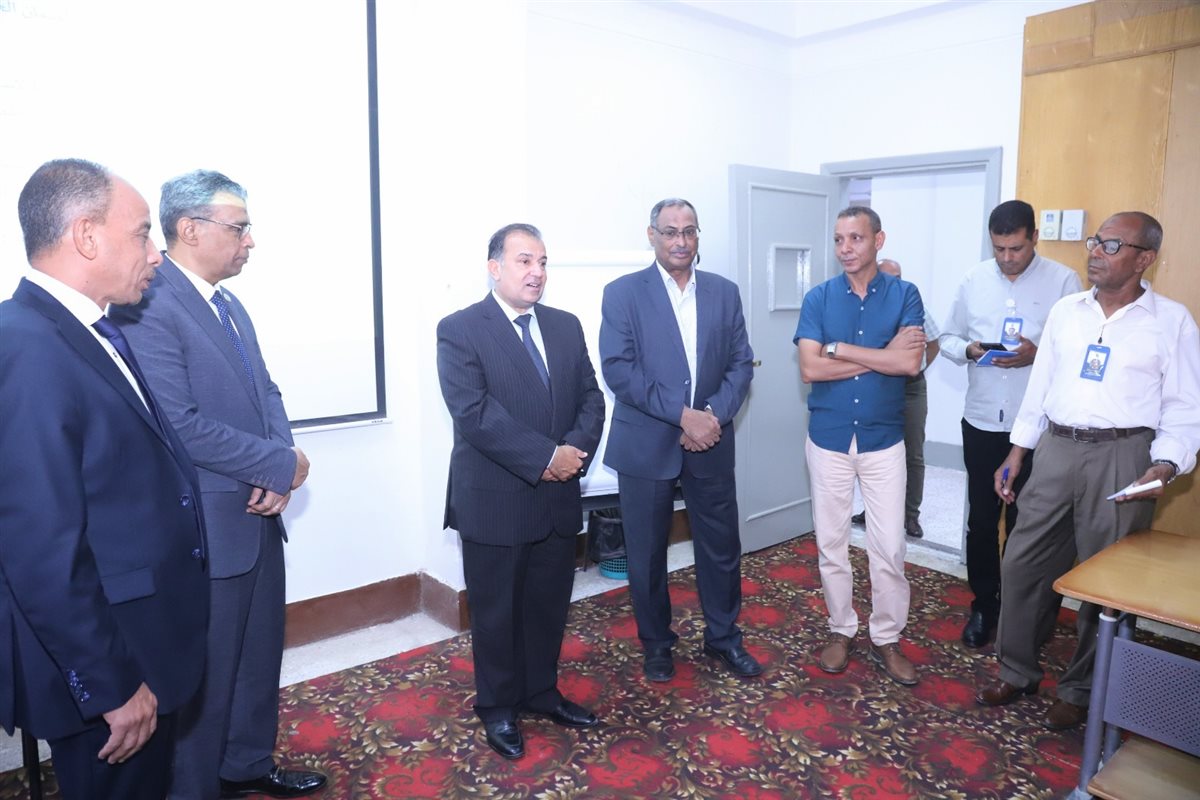 رئيس جامعة قنا يشهد برنامجين تدريبيين لتطوير منظومة المشتريات الحكومية وتأهيل الكوادر الإدارية والمالية