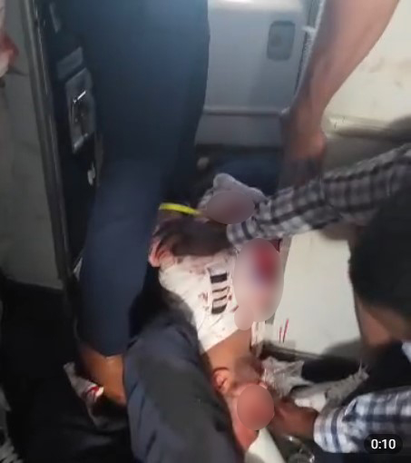 مشاهد لإصابات خطيرة لقائد طائرة فلاي دبي ومساعده بعد محاولة إسقاطها وعلى متنها 150 إسرائيليًا