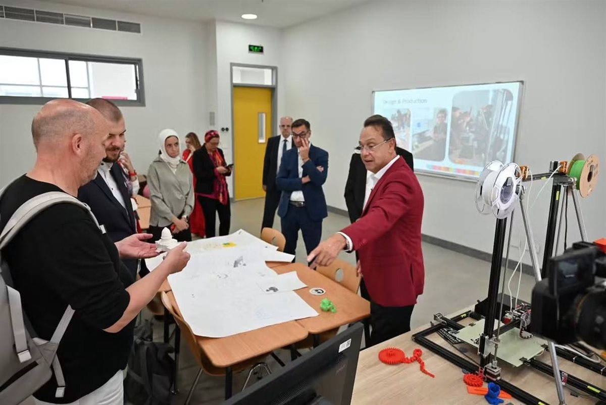لتعزيز التعاون الأكاديمي والصناعي، تفاصيل زيارة عمدة مدينة أولم للجامعة الألمانية بالقاهرة والـGIU