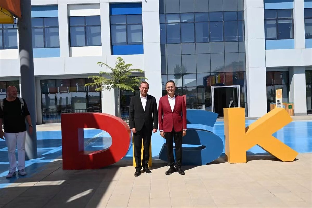 لتعزيز التعاون الأكاديمي والصناعي، تفاصيل زيارة عمدة مدينة أولم للجامعة الألمانية بالقاهرة والـGIU