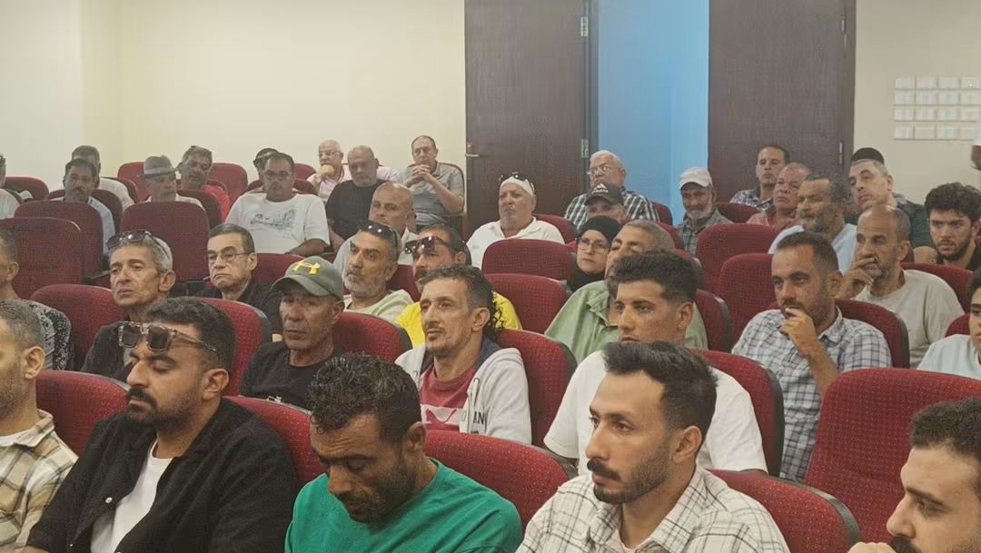 رئيس تجارية دمياط يلتقي أصحاب كافتيريات رأس البر لبحث تقنين الأوضاع وحل المشكلات