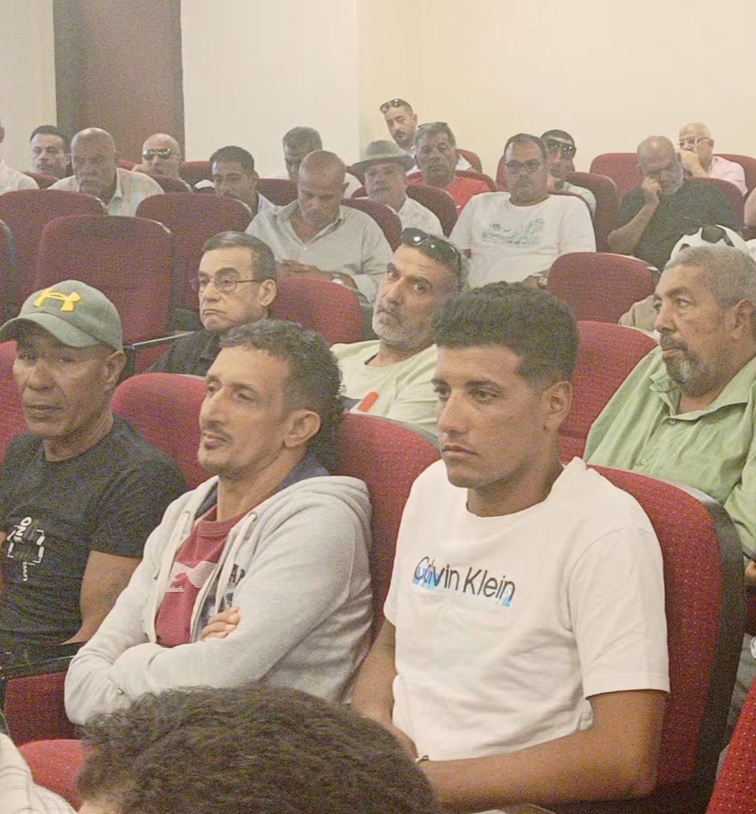 رئيس تجارية دمياط يلتقي أصحاب كافتيريات رأس البر لبحث تقنين الأوضاع وحل المشكلات
