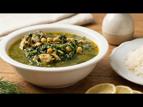 شوربة الدجاج والسبانخ والخضروات