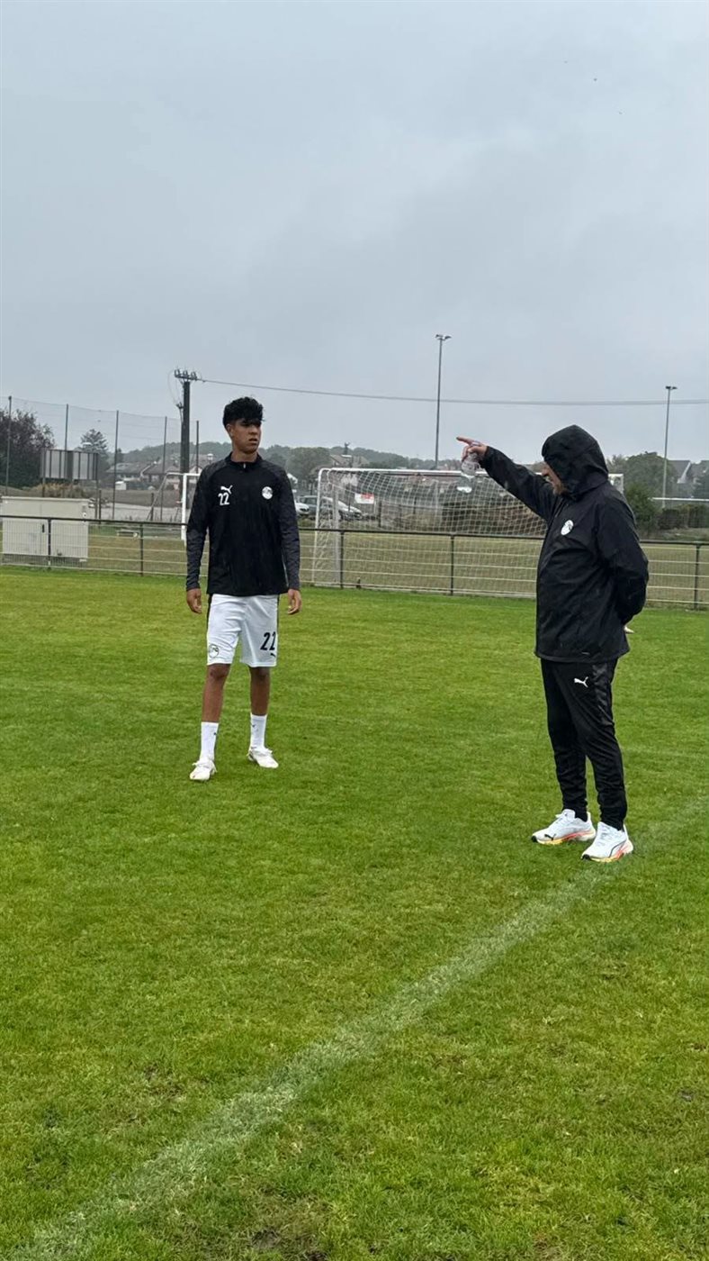 منتخب الناشئين يتدرب تحت الأمطار استعدادًا لمواجهة كندا في كأس الصداقة (صور)