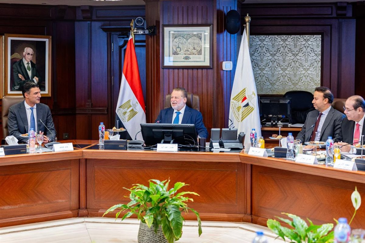 برأسمال مليار جنيه، محافظ البنك المركزي ووزير الصناعة يطلقان صندوق إعادة هيكلة المصانع المتعثرة