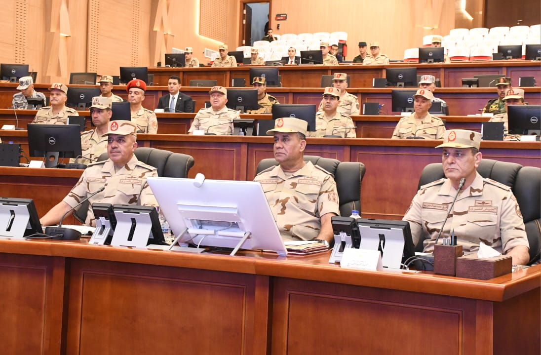 وزير الدفاع يشهد تنفيذ مشروع مراكز القيادة التعبوى لإدارة الحرب الكيميائية (صور)