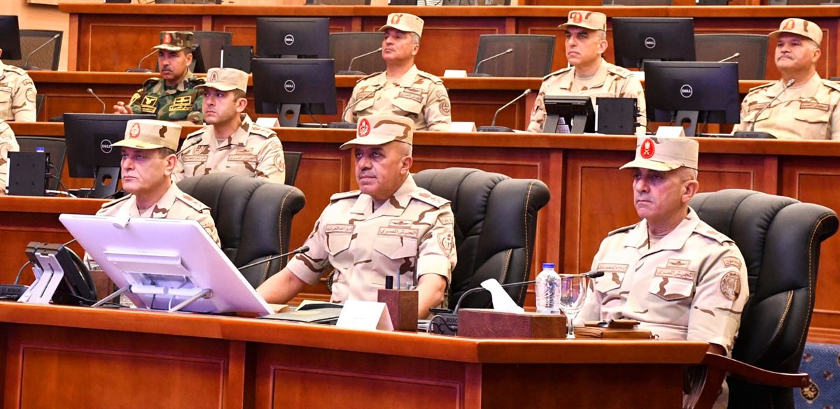 وزير الدفاع يشهد تنفيذ مشروع مراكز القيادة التعبوى لإدارة الحرب الكيميائية (صور)