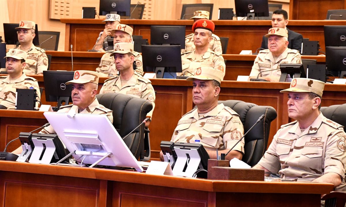 وزير الدفاع يشهد تنفيذ مشروع مراكز القيادة التعبوى لإدارة الحرب الكيميائية (صور)
