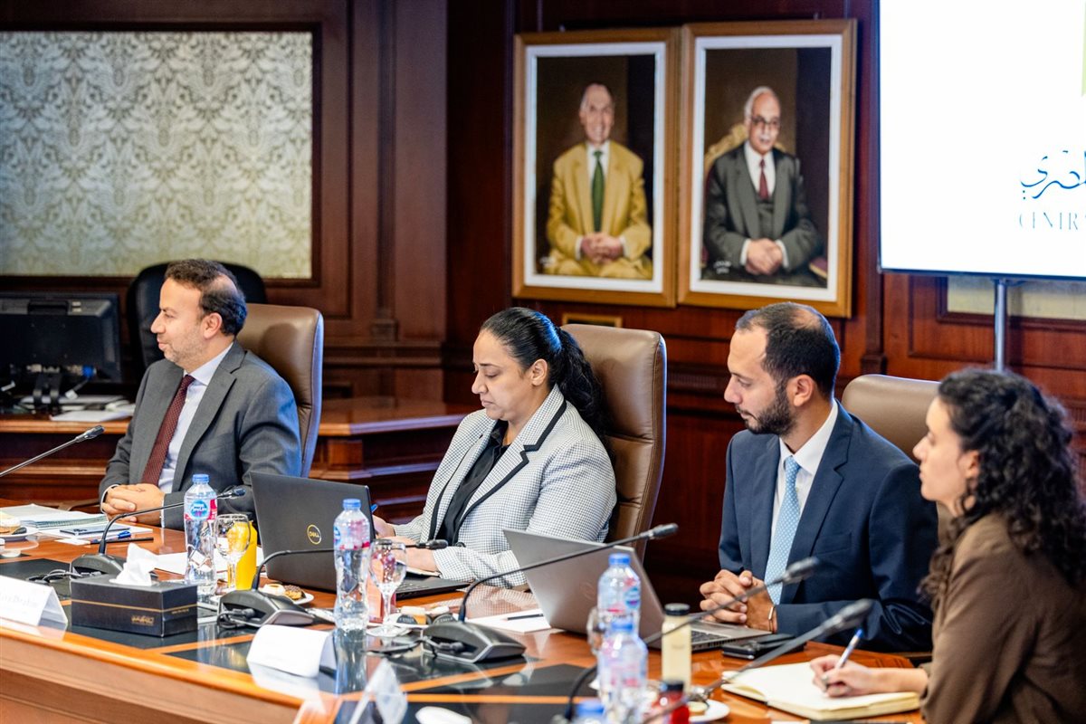 محافظ البنك المركزي يبحث مع التمويل الدولية زيادة الاستثمارات في مصر