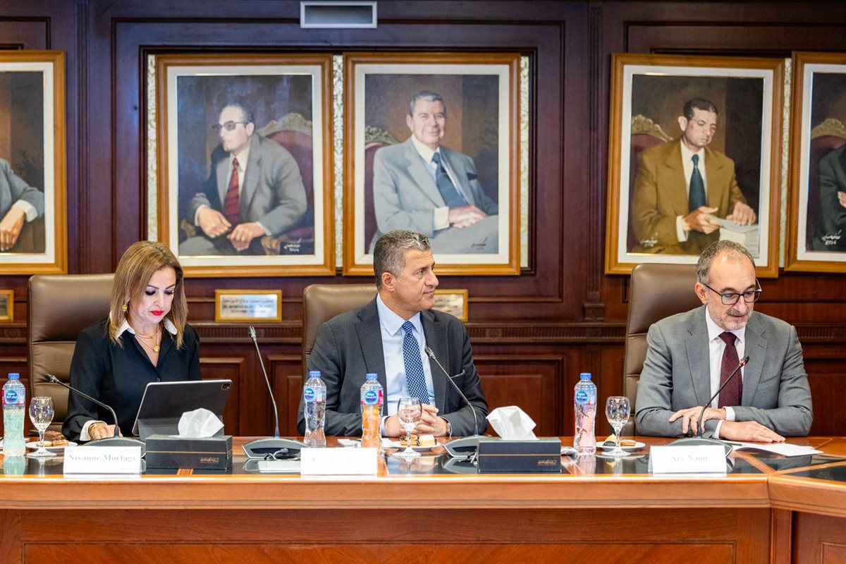 محافظ البنك المركزي يبحث مع التمويل الدولية زيادة الاستثمارات في مصر