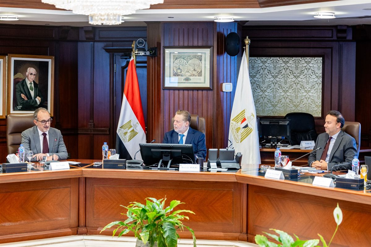 محافظ البنك المركزي يبحث مع التمويل الدولية زيادة الاستثمارات في مصر