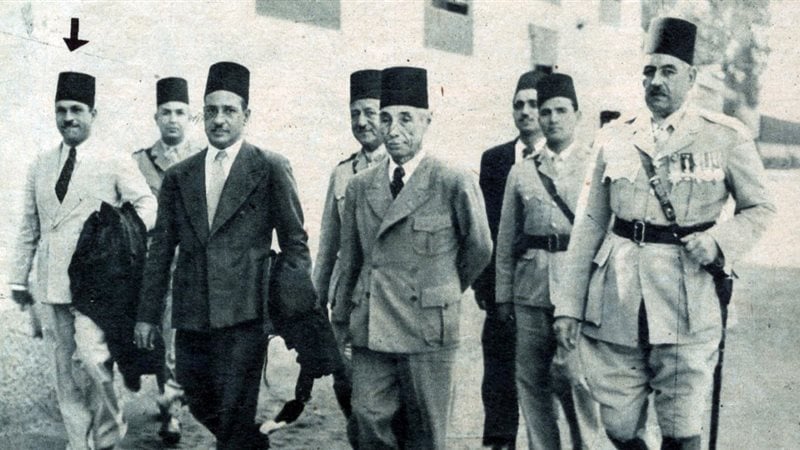 فتحى رضوان فى الطريق الى المعتقل مع عزيز المصرى