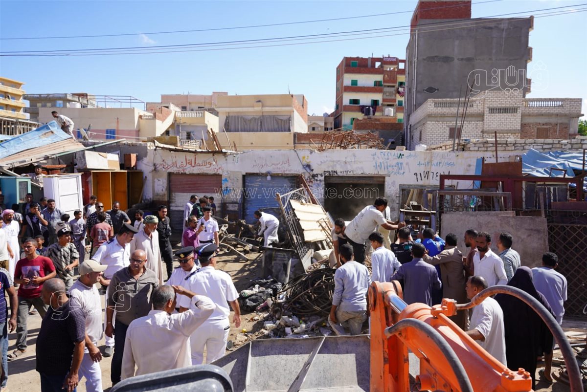 توجيه إنذار إلى أحد المحال المخالفة التي تعمل في نشاط الخردة