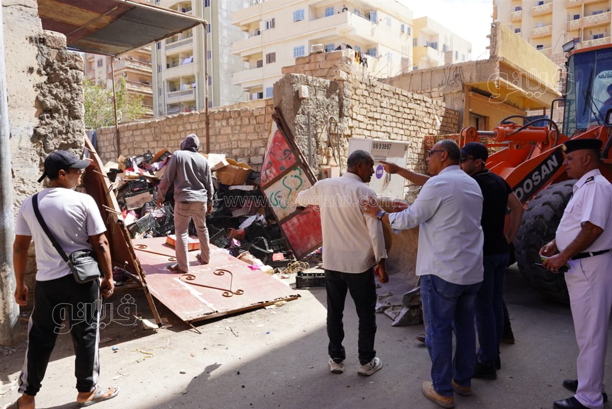إزالة معرض للأدوات المنزلية، أقيم بصورة عشوائية