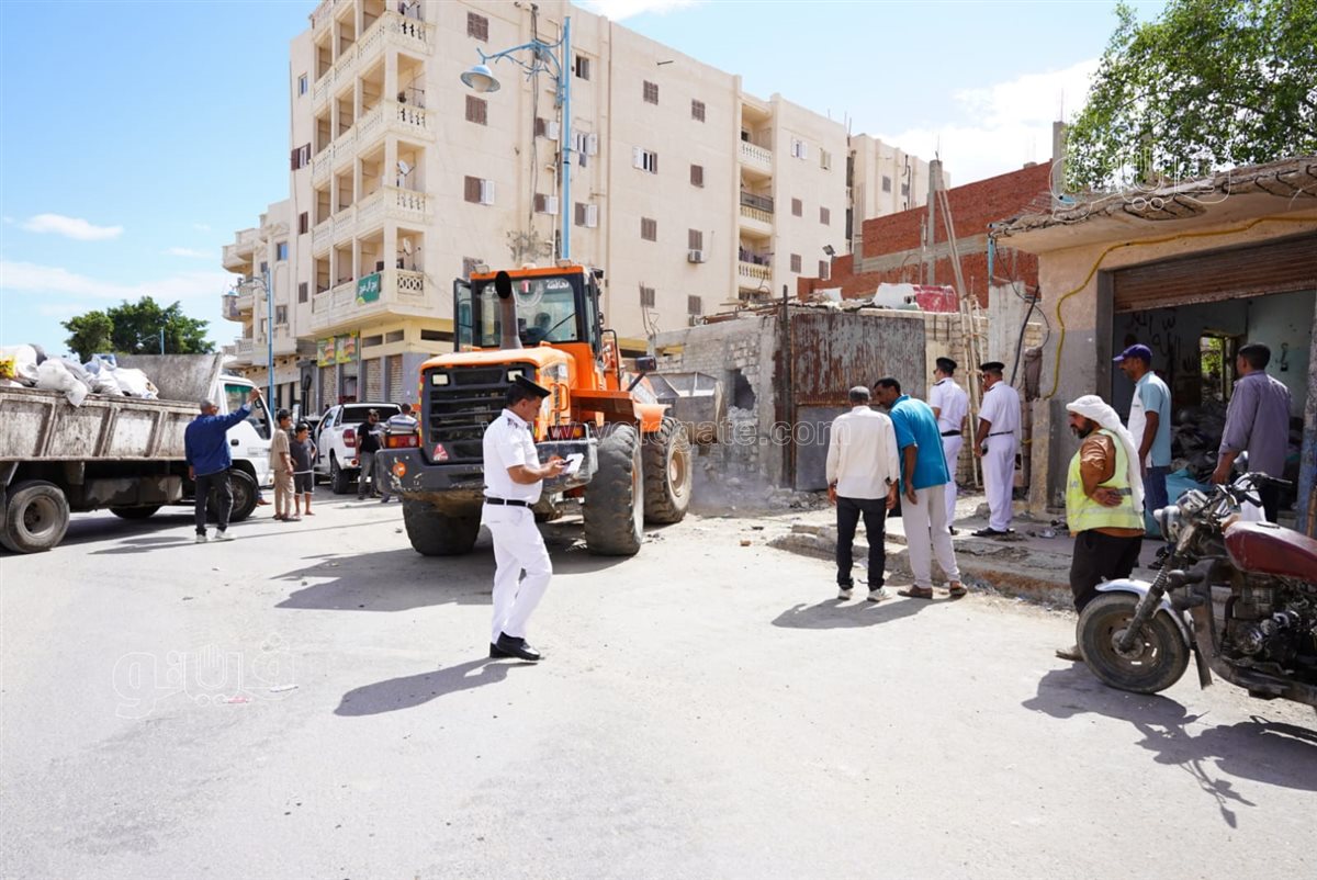 نائب محافظ مطروح يقود حملة مكبرة لإزالة 6 زرائب خردة وفرض الانضباط بالشوارع