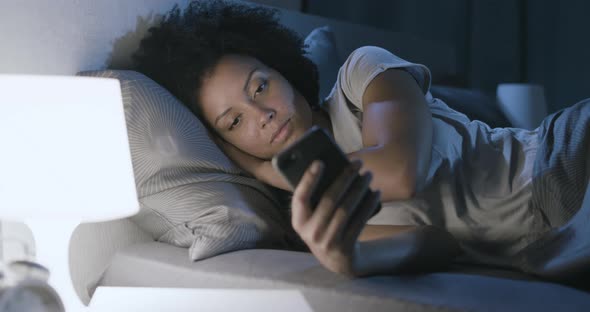 لا تجعلي هاتفكِ بوابة لمشكلات الآخرين