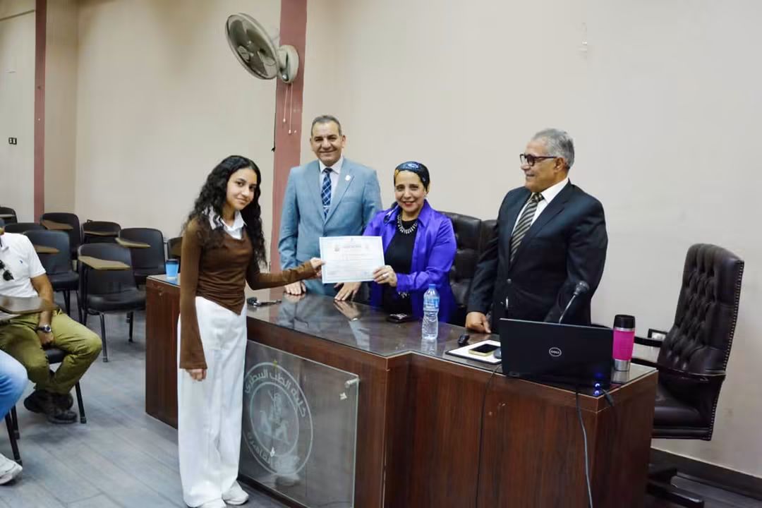 بيطري القاهرة تختتم برنامجا تدريبيا متخصصا في سلوك وتدريب الكلاب (صور)