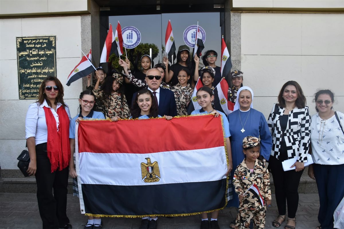 في ذكرى انتصارات أكتوبر، محافظ الأقصر يضع إكليل الزهور على نصب الجندي المجهول (فيديو وصور)
