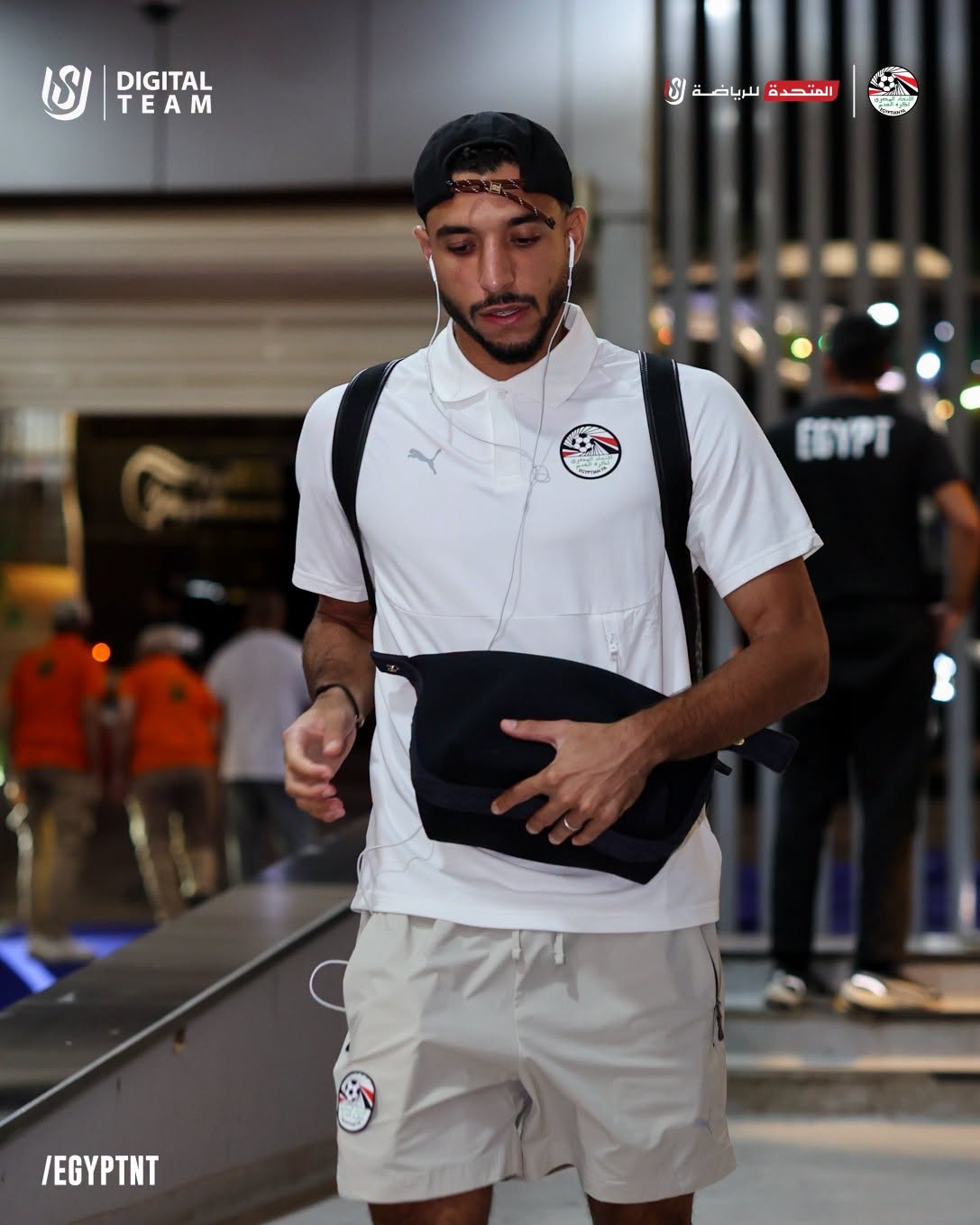 لقطات من وصول لاعبي منتخب مصر إلي ستاد القاهرة لمواجهة جنوب أفريقيا