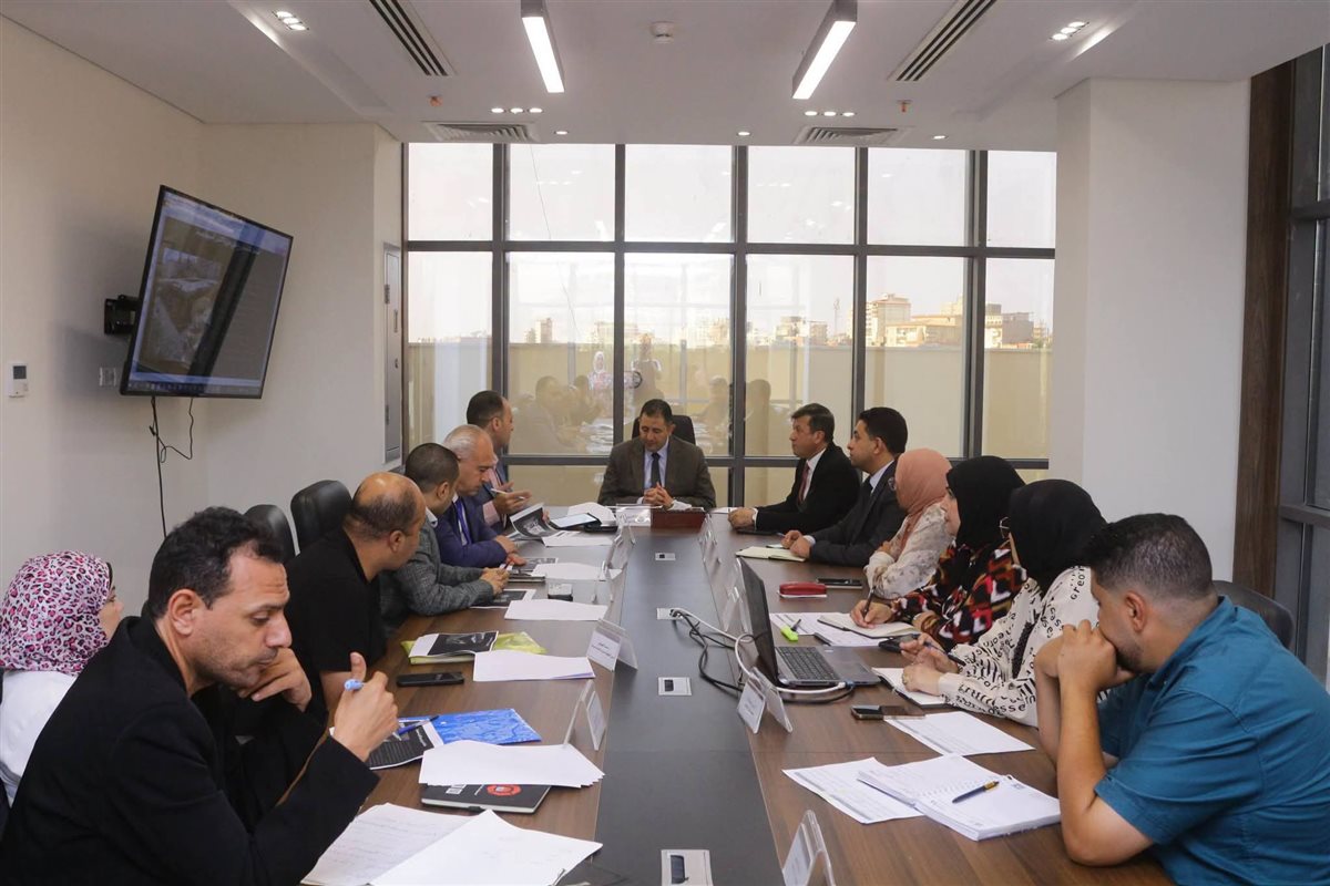 محافظ دمياط يتابع معدلات تنفيذ مشروعات الصحة والإسكان للعام المالي الجديد
