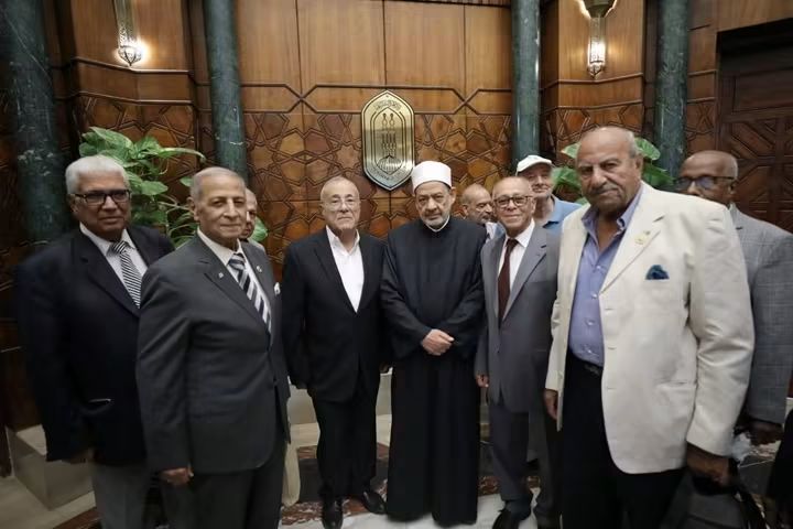 شيخ الأزهر يستقبل وفدا من أبطال حرب أكتوبر ويعرب عن الاعتزاز بتضحياتهم الجليلة