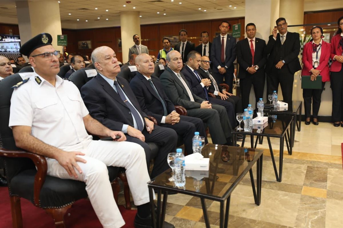 وزير الطيران: تجارب الطوارئ وسيلة أساسية للتحقق من كفاءة خطط وإجراءات التعامل مع المواقف الاستثنائية