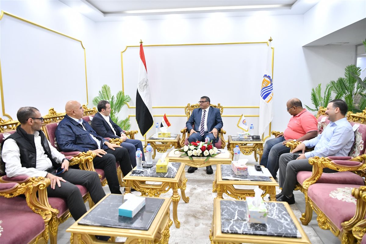 محافظ قنا يبحث مع رئيس هيئة الإسعاف سبل التعاون المشترك والارتقاء بالخدمات الطبية (صور)