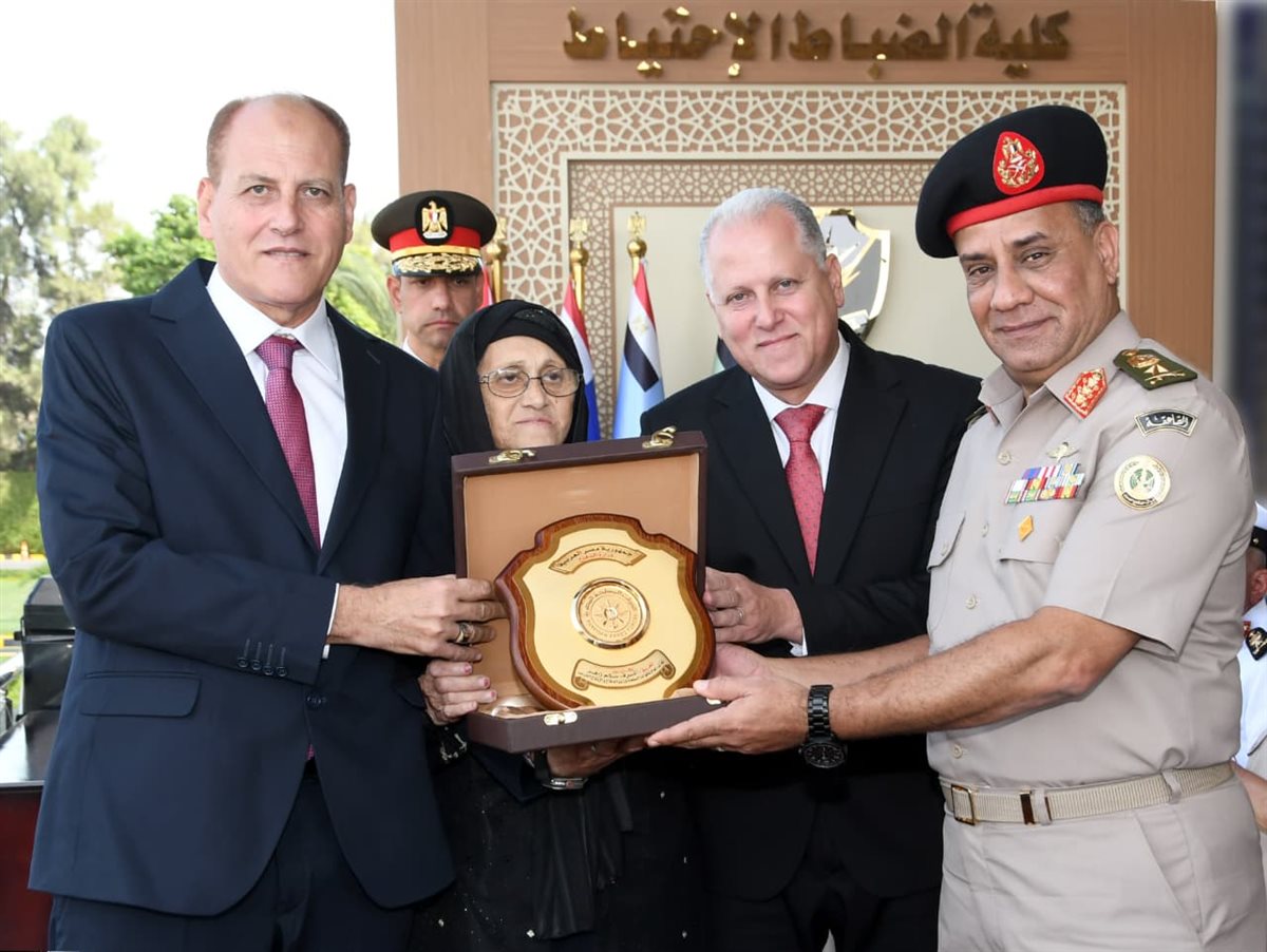 وزير الدفاع يشهد حفل تخرج الدفعة (170) من كلية الضباط الاحتياط