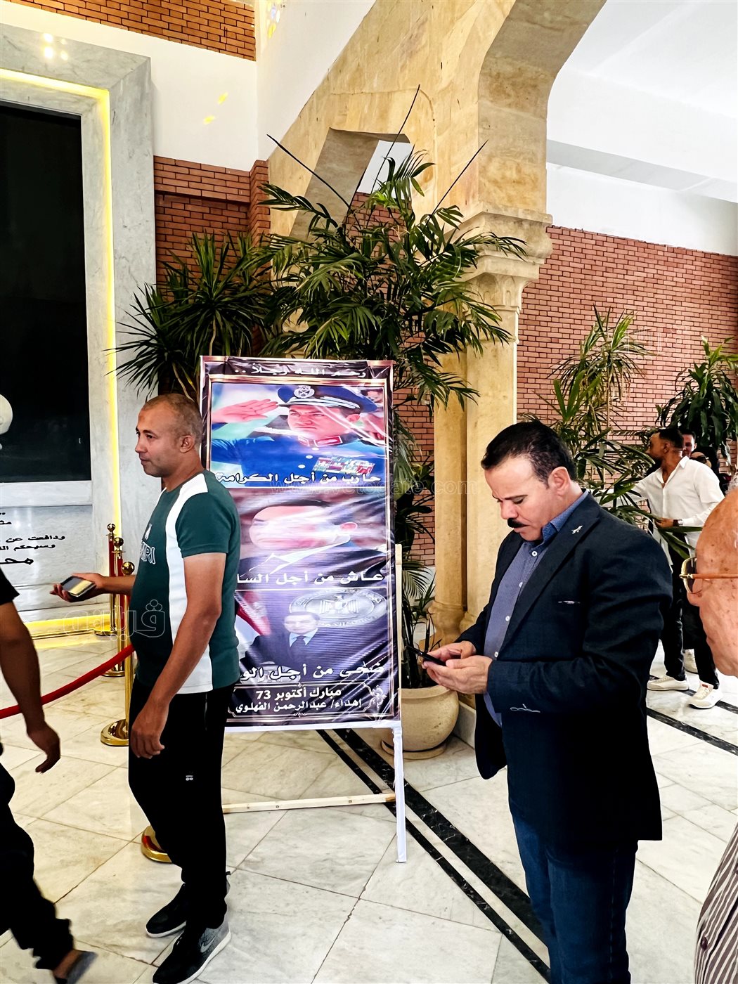 في ذكرى انتصارات أكتوبر، مواطنون يحتفلون أمام ضريح الرئيس الراحل حسني مبارك (فيديو وصور)