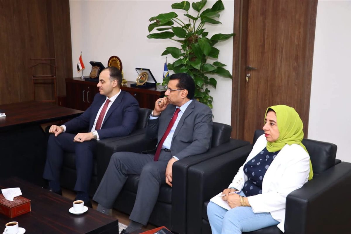 محافظ دمياط يتابع مستجدات مبادرة "القرية المنتجة" لتوطين الصناعات وتوفير فرص العمل