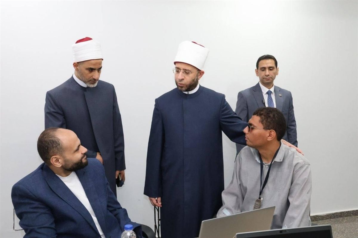 وزير الأوقاف يتفقد مركز تقييم القدرات والمسابقات