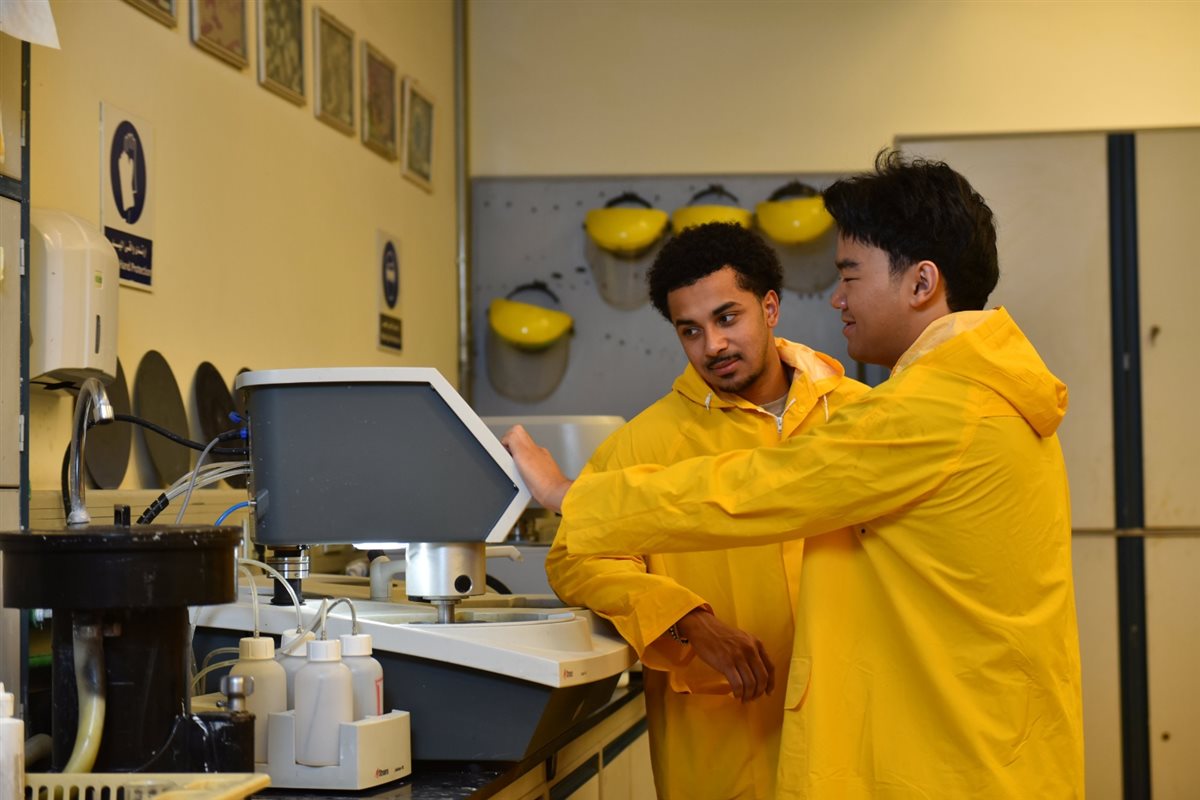 الجامعة الأمريكية بالقاهرة تستضيف طلاب ماساتشوستس للتكنولوجيا لإجراء بحوث متقدمة في التصنيع والرعاية الصحية