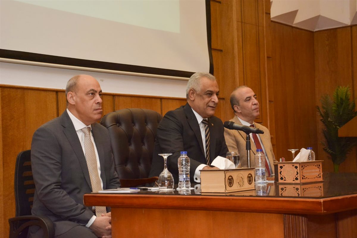 وزير الإنتاج الحربي يوجه بتوطين أحدث تكنولوجيات التصنيع وتعظيم المكون المحلي