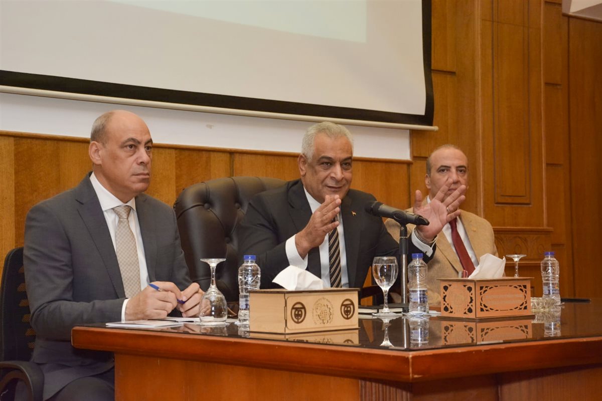 وزير الإنتاج الحربي يوجه بتوطين أحدث تكنولوجيات التصنيع وتعظيم المكون المحلي