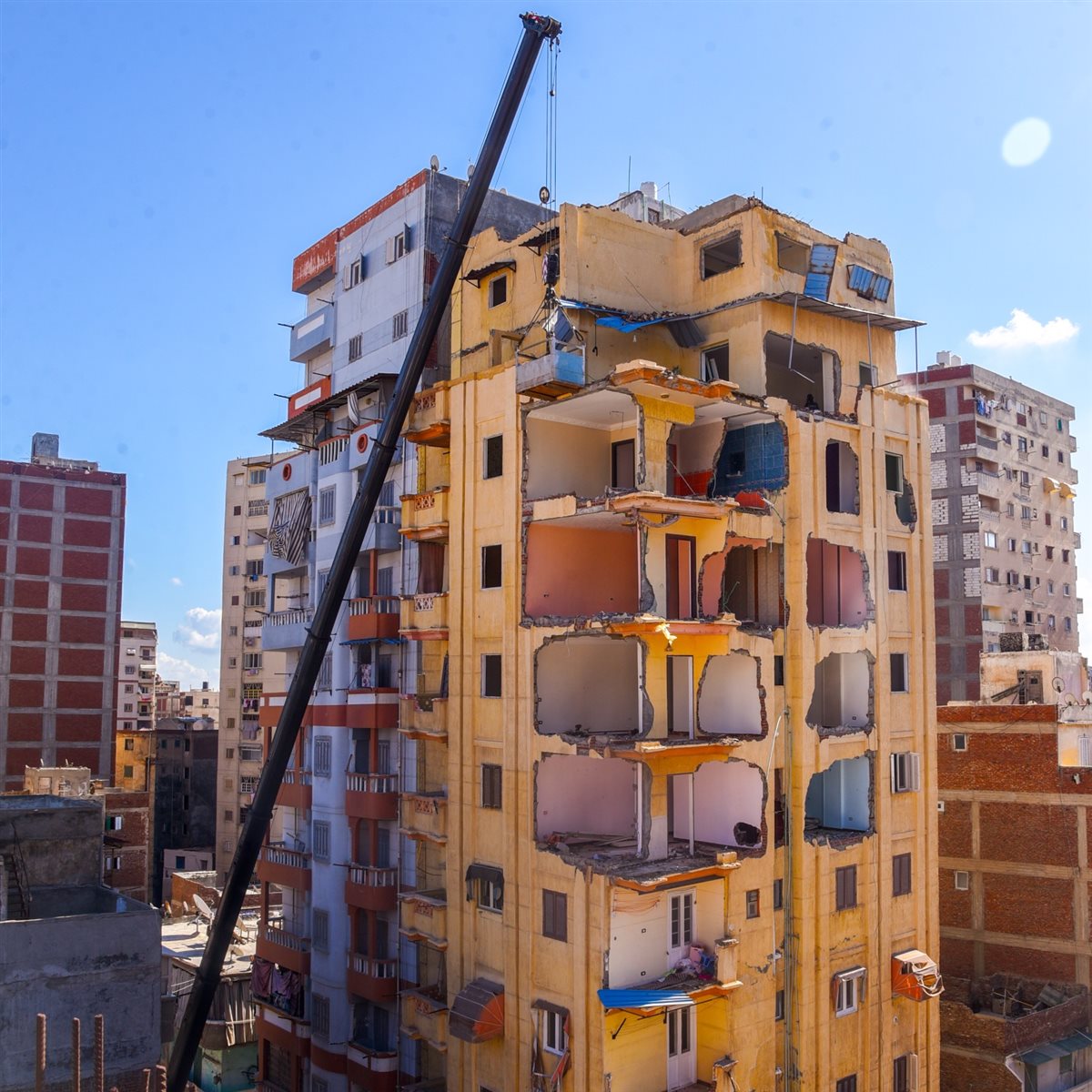 محافظ الإسكندرية يتفقد عقاري لامبروزو والمازني