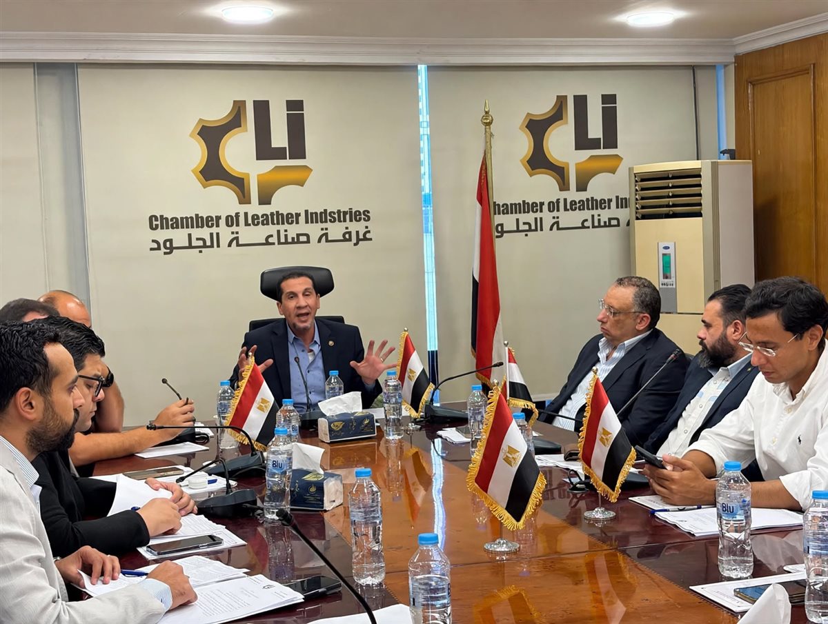 «صناعة الجلود» تبحث خطة التحرك لدعم المصانع وحماية السوق المحلية