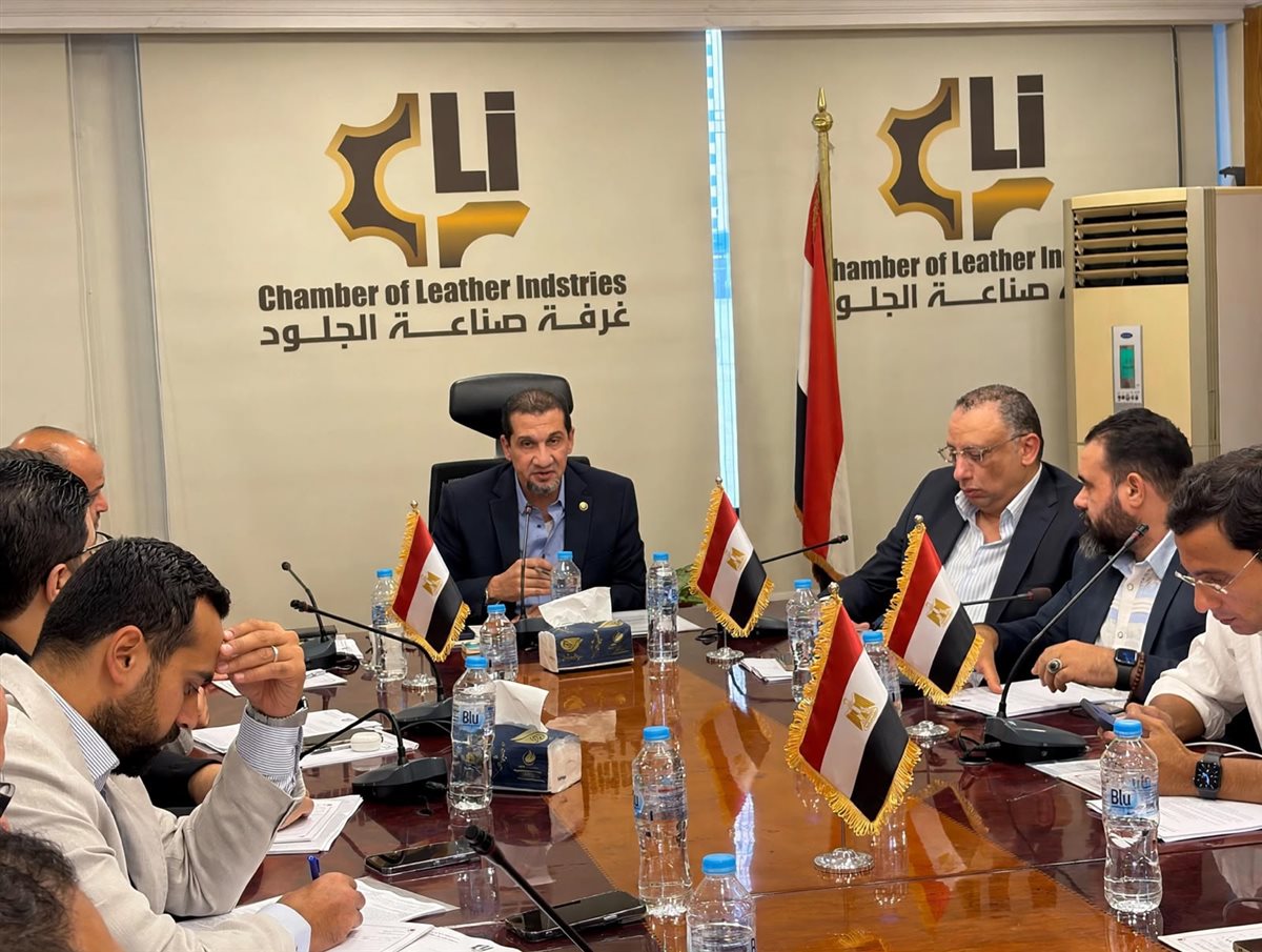 «صناعة الجلود» تبحث خطة التحرك لدعم المصانع وحماية السوق المحلية