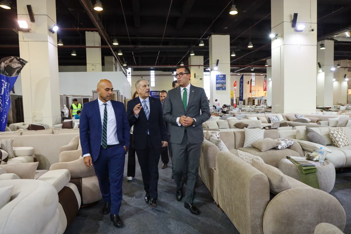 يضم 90 مشاركا، افتتاح معرض "صنع في دمياط" بقاعة تنمية المشروعات بالقاهرة