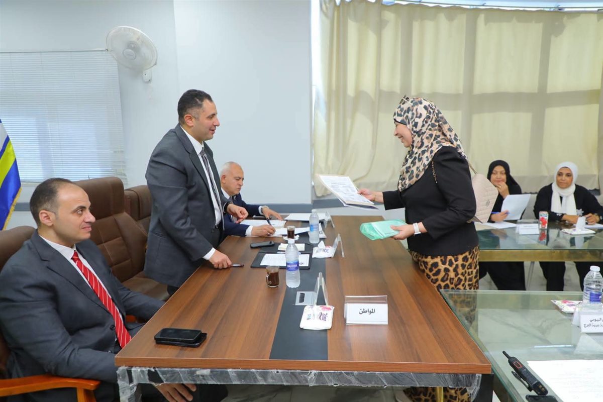 محافظ دمياط يوجه بحل مشكلات المواطنين بعزبة البرج