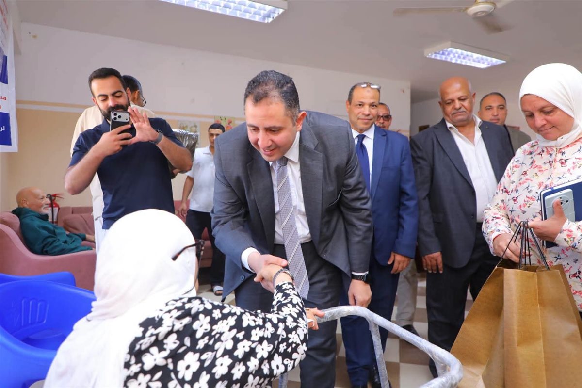 محافظ دمياط يشارك في اليوم العالمي للمسنين ويزور جمعية البر والتقوى