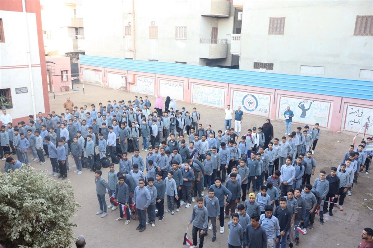 مدير تعليم الدقهلية يتابع انتظام الدراسة بمدرسة ميت مزاح الإعدادية