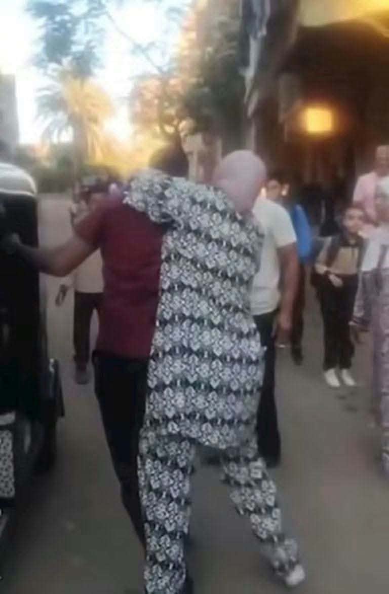 المتهمة بـ عض أذن محام: بشتغل في مجزر فراخ وحاولت الدفاع عن نفسي