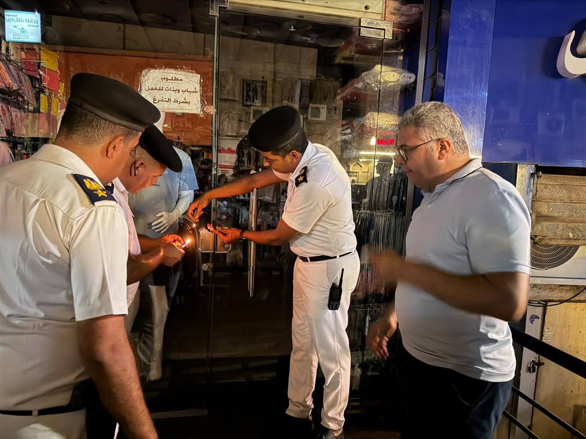غلق وتشميع 12 محلًا مخالفًا بشارع العريش في الطالبية