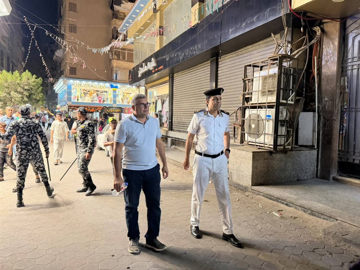 غلق وتشميع 12 محلًا مخالفًا بشارع العريش في الطالبية