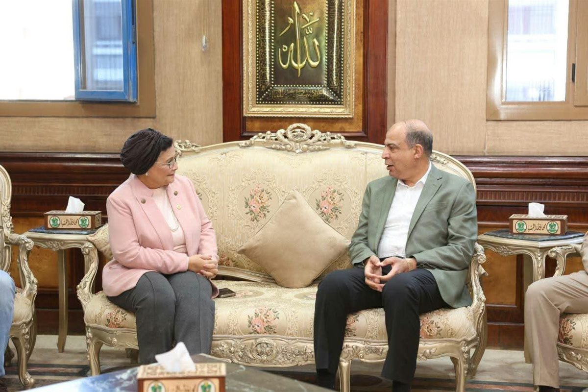 تفاصيل زيارة نائب وزير الصحة للمنيا.. 9 آلاف مستفيدة جديدة بحملة «هنتغير علشان ولادنا»